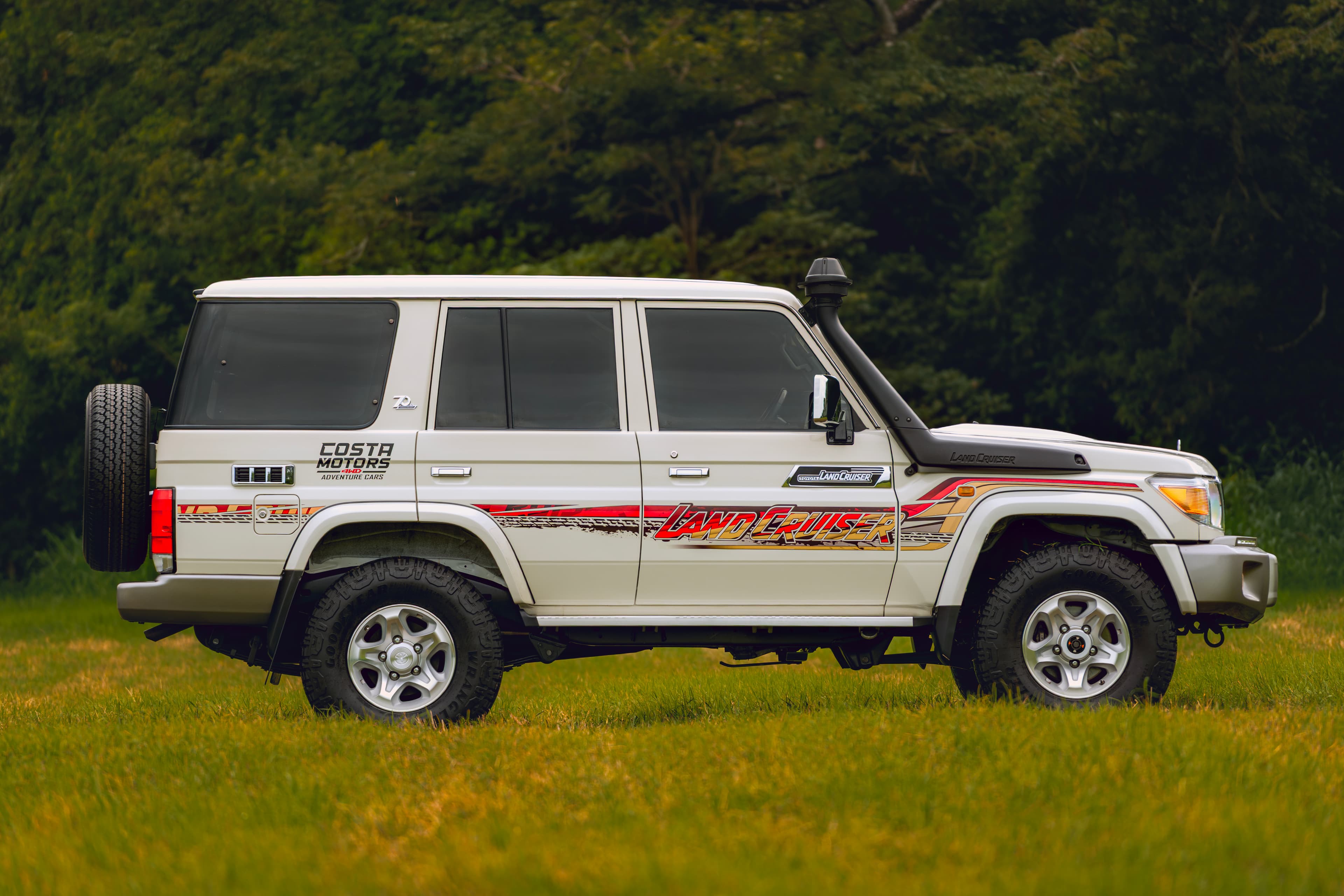 Toyota Land Cruiser 76 V8 2023