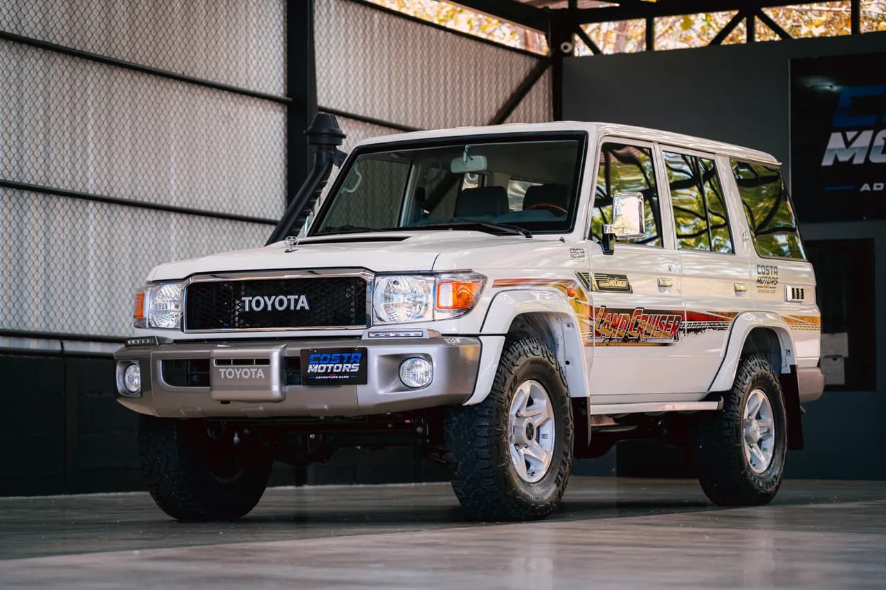 Toyota Land Cruiser 76 V8 2023
