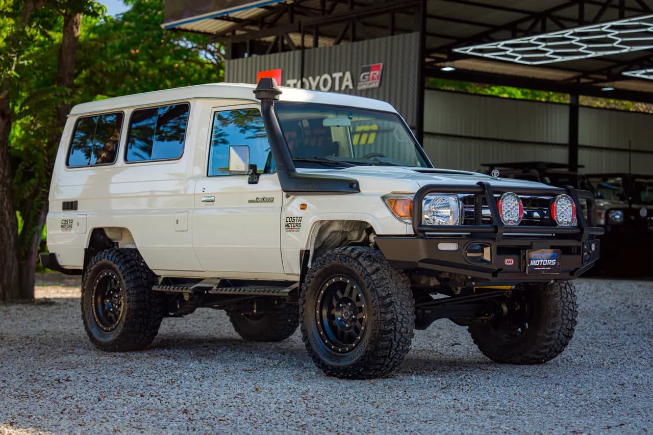 Toyota Land Cruiser 78 "Troopy" V8 2021